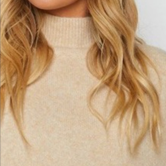 NWT Soft and cozy crop turtle neck sweater - Picture 4 of 11